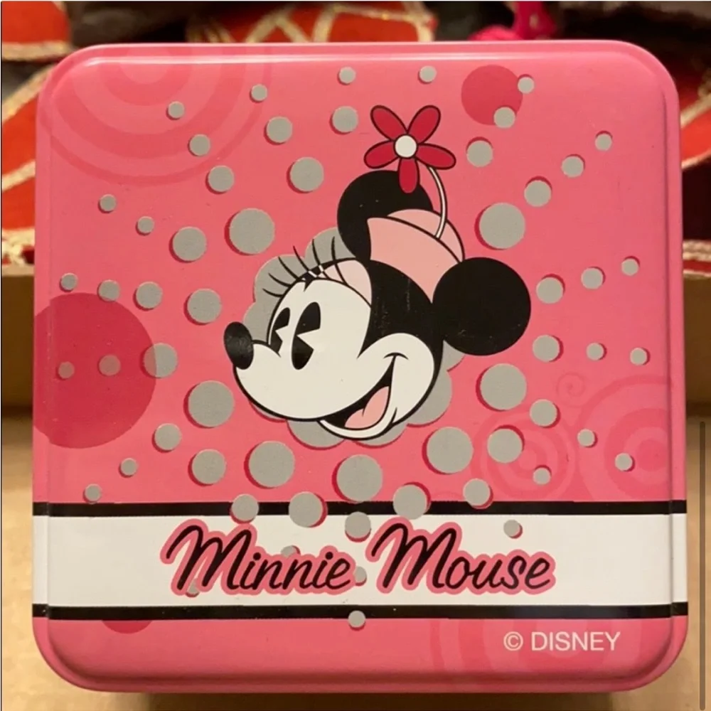 NWT Minnie Mouse Charm Watch